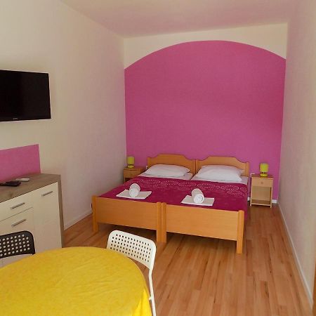 Apartments Galeb Pag - Beach Pag Town Exterior foto