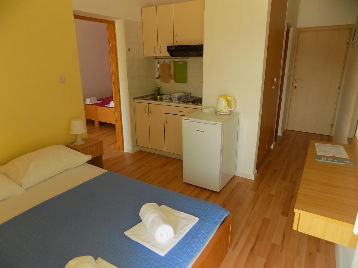 Apartments Galeb Pag - Beach Pag Town Exterior foto
