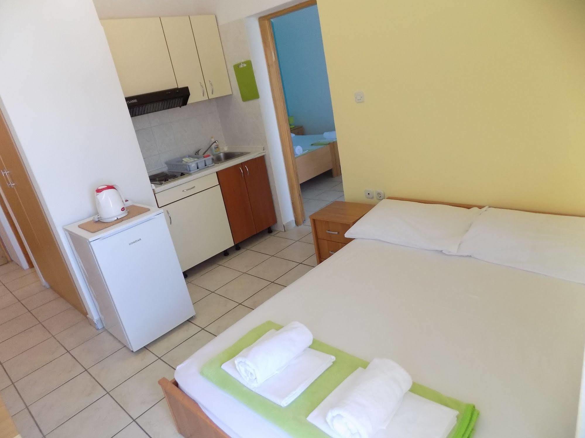 Apartments Galeb Pag - Beach Pag Town Exterior foto